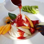 佩提宫套房酒店 酒店