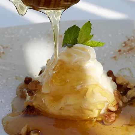 فندق بوتي بالاس سويتس ثيرا