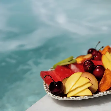 بوتي بالاس سويتس 4* ثيرا